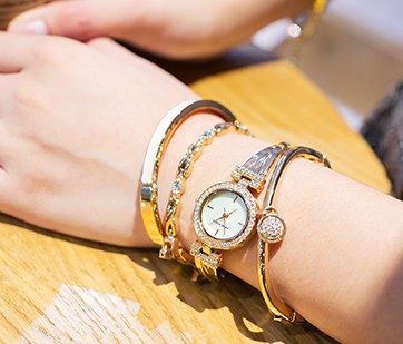 Factory Direct Sales Network Explosion K Watch Annie Four-piece Suit Bracelet Women