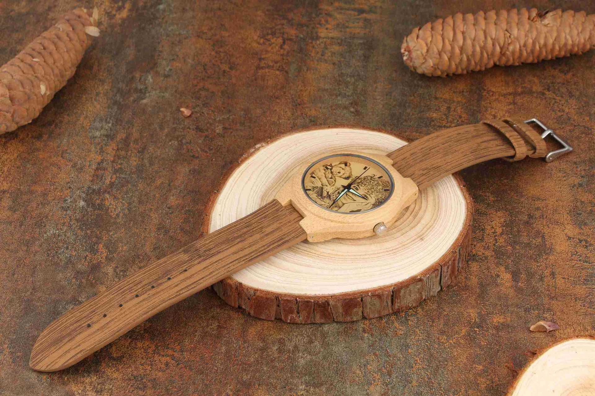Women&#039;s Engraved Bamboo Photo Watch Wooden Leather Strap 40mm