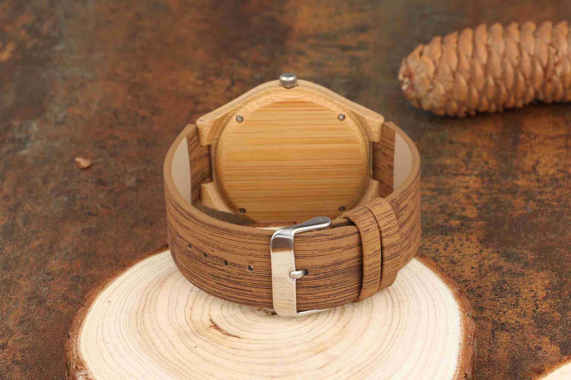 Women&#039;s Engraved Bamboo Photo Watch Wooden Leather Strap 40mm